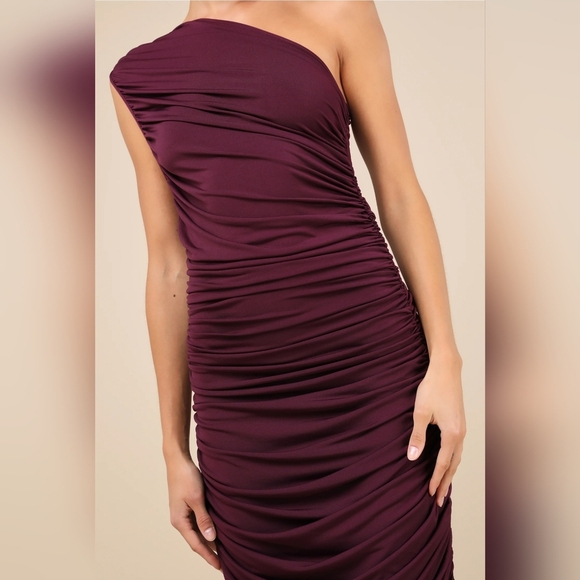 Lulus Women's Effortless Magnetism Dark Plum Ruched One-Shoulder Maxi Dress, L - Picture 4 of 10